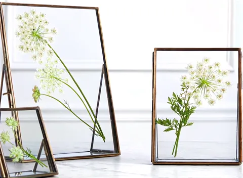 The angle changes and the frames separate in depth. The stand folds out rather than being fixed: they stand on their own