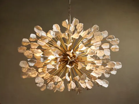 The rods catch a highlight. The construction becomes clear: the petals are fixed to the ends of gilded spokes radiating 