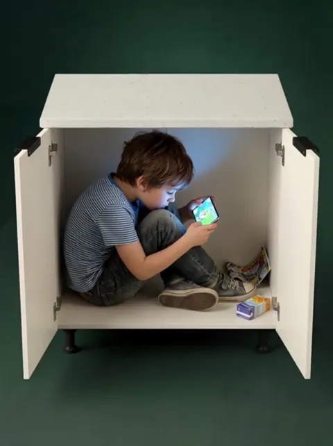 The finale: both doors wide open, the boy seated, sneakers and a box beside him. Eight seconds have shown the capacity o