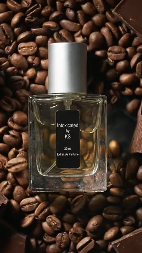 Light travels across the beans. They gleam with oil — a fresh roast rather than old coffee dressed in as a background.