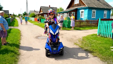 The finale: the scooter continues down the village street, the neighbours watching. Five seconds have shown the product 