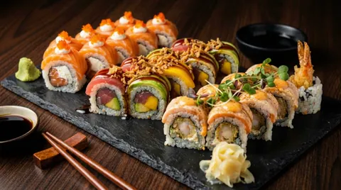 Closer to the edge of the board: individual rice grains are legible, and the rolls are packed tight, with no voids.