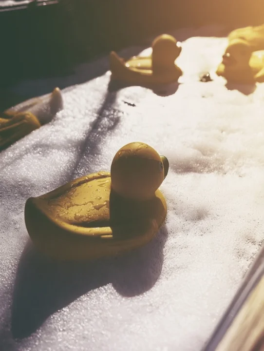 AI-generated product video: toy ducks in the bath